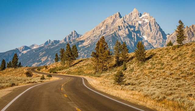 Commenters couldn't believe the tourist's behavior.