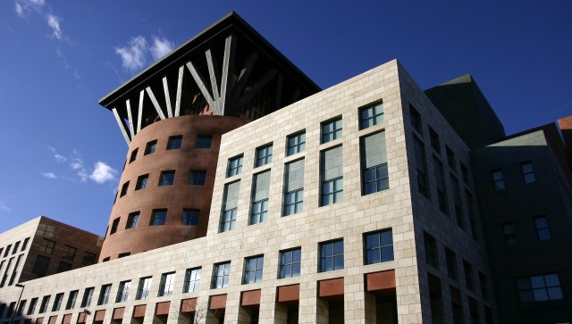 The system maximizes the renewable energy generated by the solar panels to reduce energy costs and maintain reliability in a safe manner.