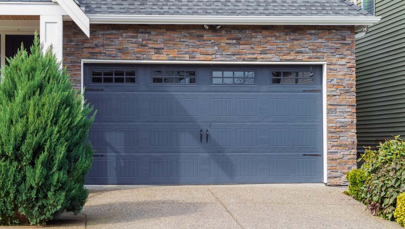 "Don’t go full conflict as many here suggest."