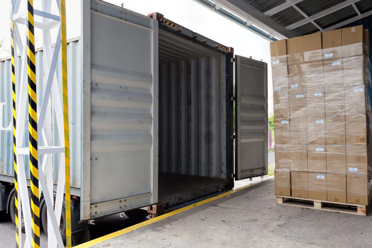 The bust comes amid surging gold prices.