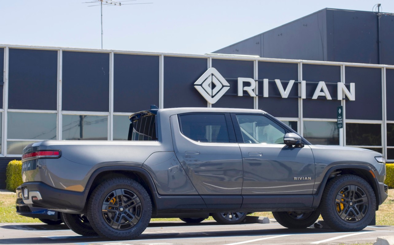 The plant promises to produce 7,500 new jobs.