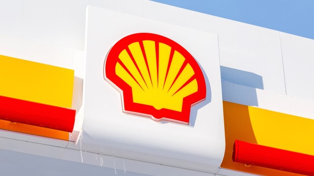 The move marks another major retreat from renewable energy projects by one of the world’s biggest oil companies.