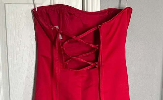 One Reddit user shared their epic $15 thrifty find in the r/ThriftStoreHauls subreddit — a vintage Jessica McClintock dress.