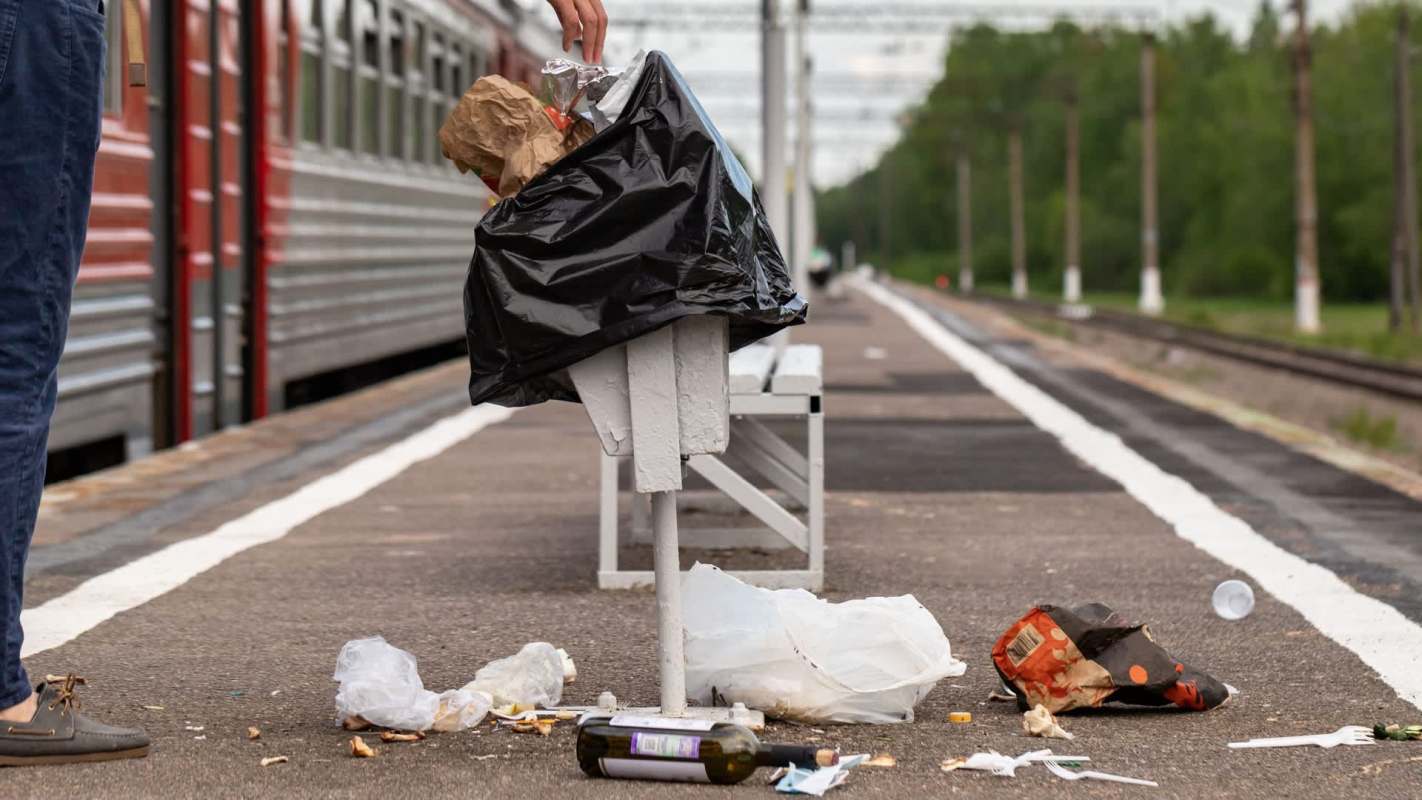 Officials in India enacted a sweeping single-use plastics ban to cut down on plastic pollution at Mettupalayam Railway Station.