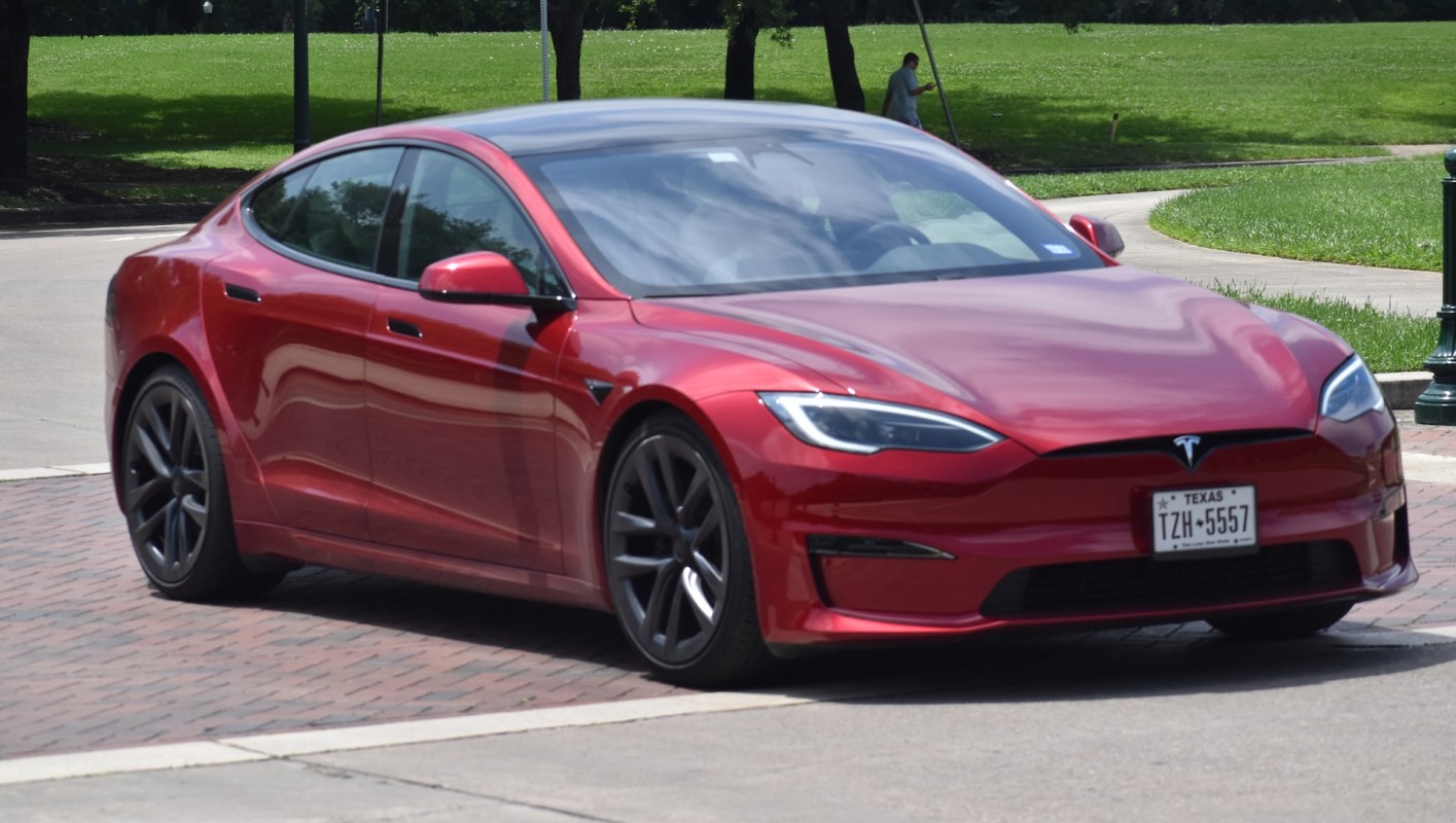 After a three-month hiatus, Tesla is now taking Model S and Model X orders in the European market.