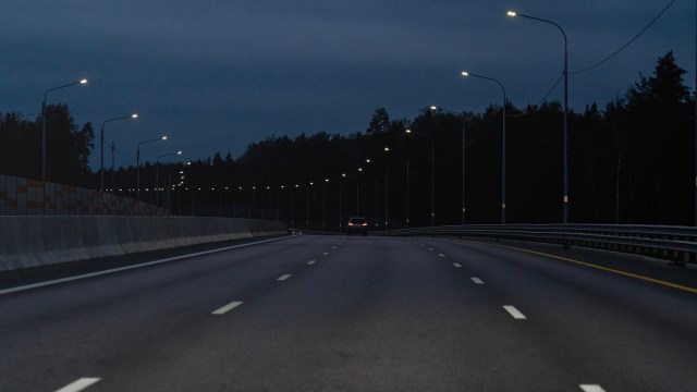 If you see litter on the side of the road, you may be inclined to pick it up. But it's always good to act with caution if what you see looks suspicious.