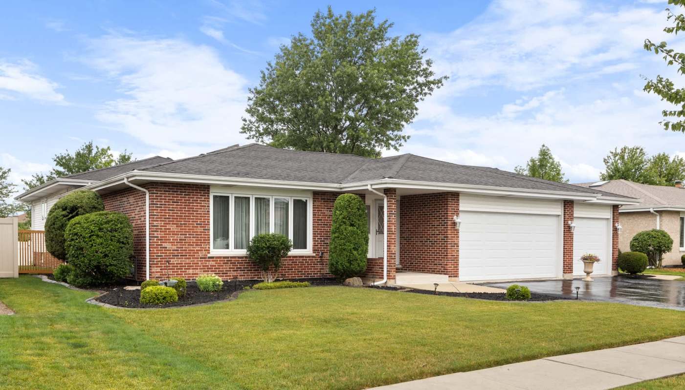 A homebuyer reached out to a San Diego subreddit for advice after discovering that the home they were planning to purchase has a Sunrun solar panel lease.