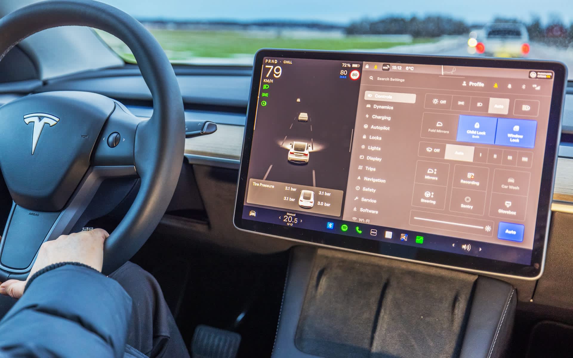 Car expert shares honest review after trying out latest version of Tesla's Full Self-Driving feature: 'Significant'