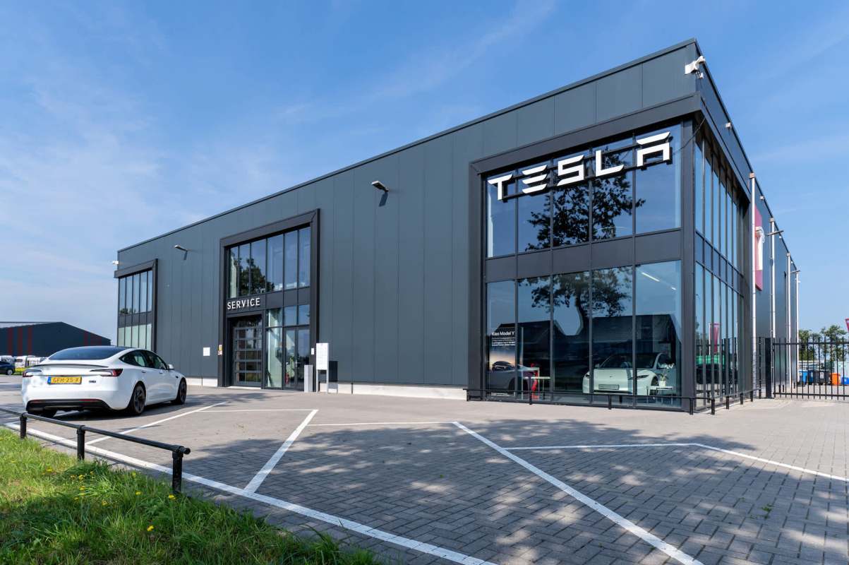 One Tesla owner had a terrible trade-in experience. iotics gave significantly less pollution over their lifecycles than gas-powered vehicles.