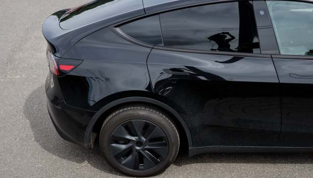 The caption warned other Tesla owners to be cautious.