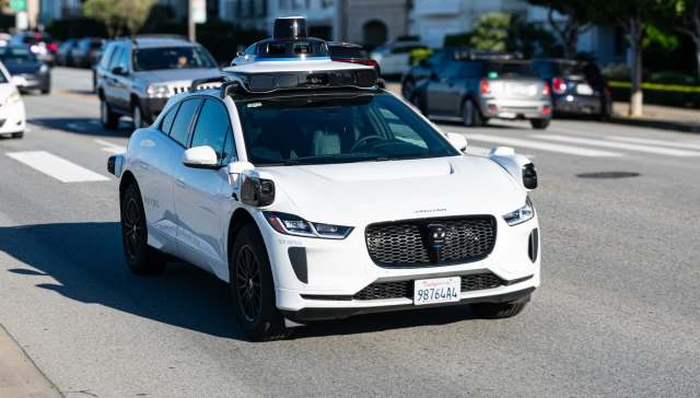 A Redditor witnessed extreme vandalism recently, and took to the r/SelfDrivingCars community to share the footage.