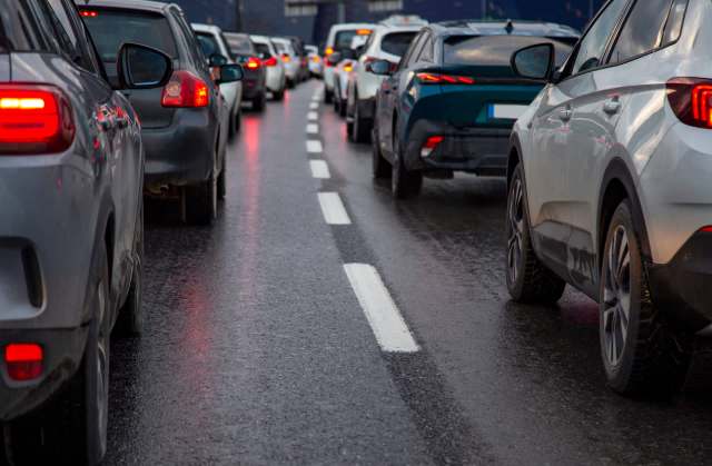 An article on advertising pandemonium gets Reddit users riled up.