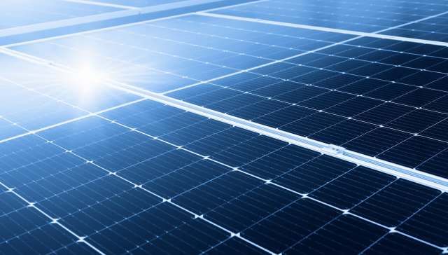 One Redditor shared how infuriating it is that the U.S. has so few clear rules about plugging in balcony solar panels.