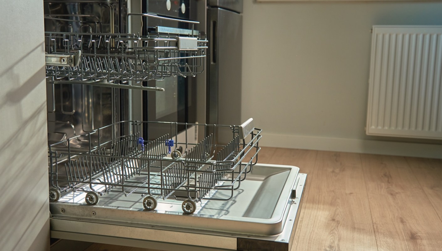 Instagram user Muna Nijmeh shared an easy method for deep cleaning a dishwasher using just baking soda and vinegar.