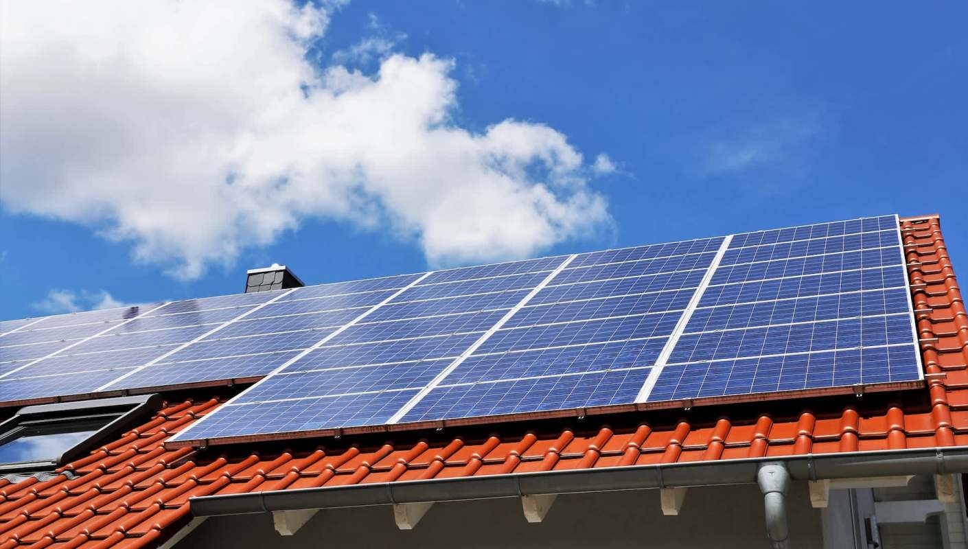 If you're in a hurry to get solar panels installed before the federal solar tax credit ends, you're not alone.