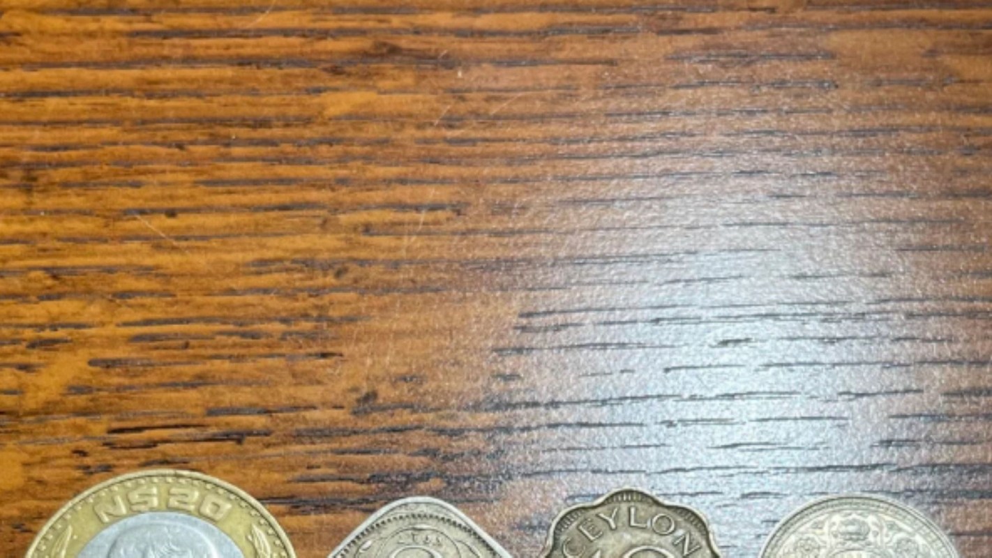 Commenters quickly began identifying pieces.