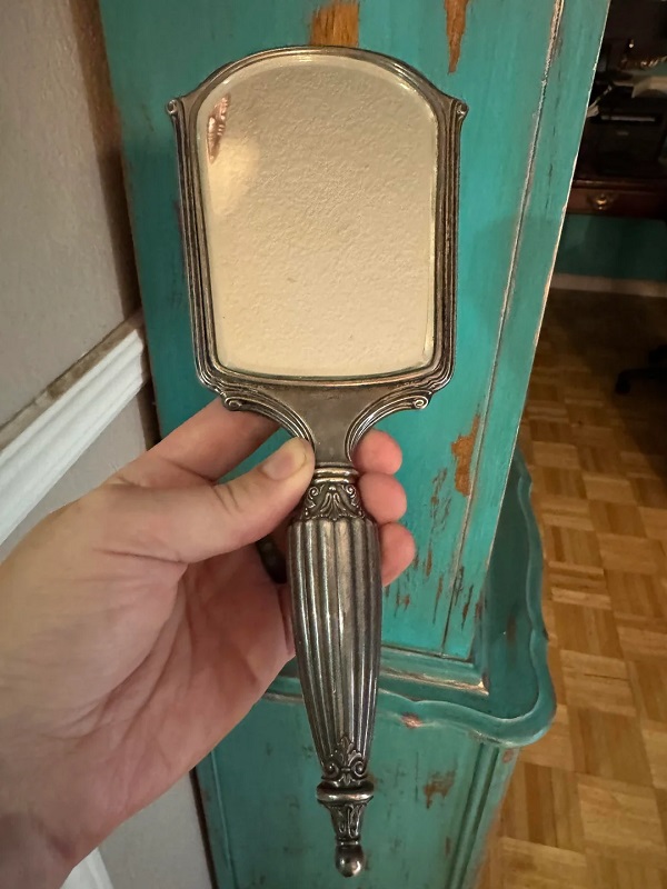 One high-flying thrifter shared how discovering a $10 mirror at a thrift store led to a spookily cryptic revelation.
