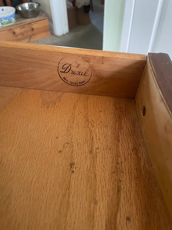 One lucky Redditor shares a story about scoring two Drexel nightstands for free at a curbside pickup.