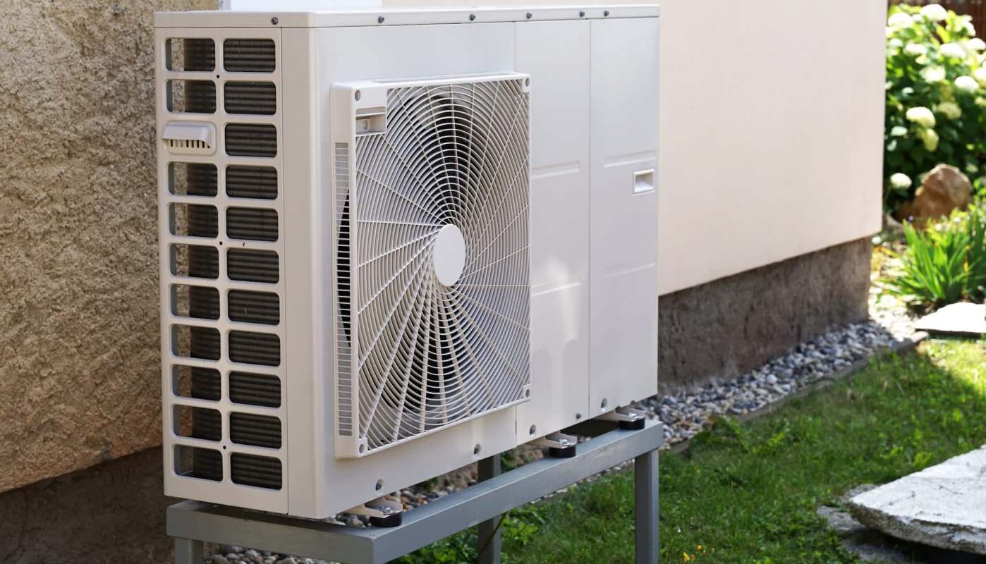 A Redditor sought advice about whether to install a heat pump for their house built in 1968.