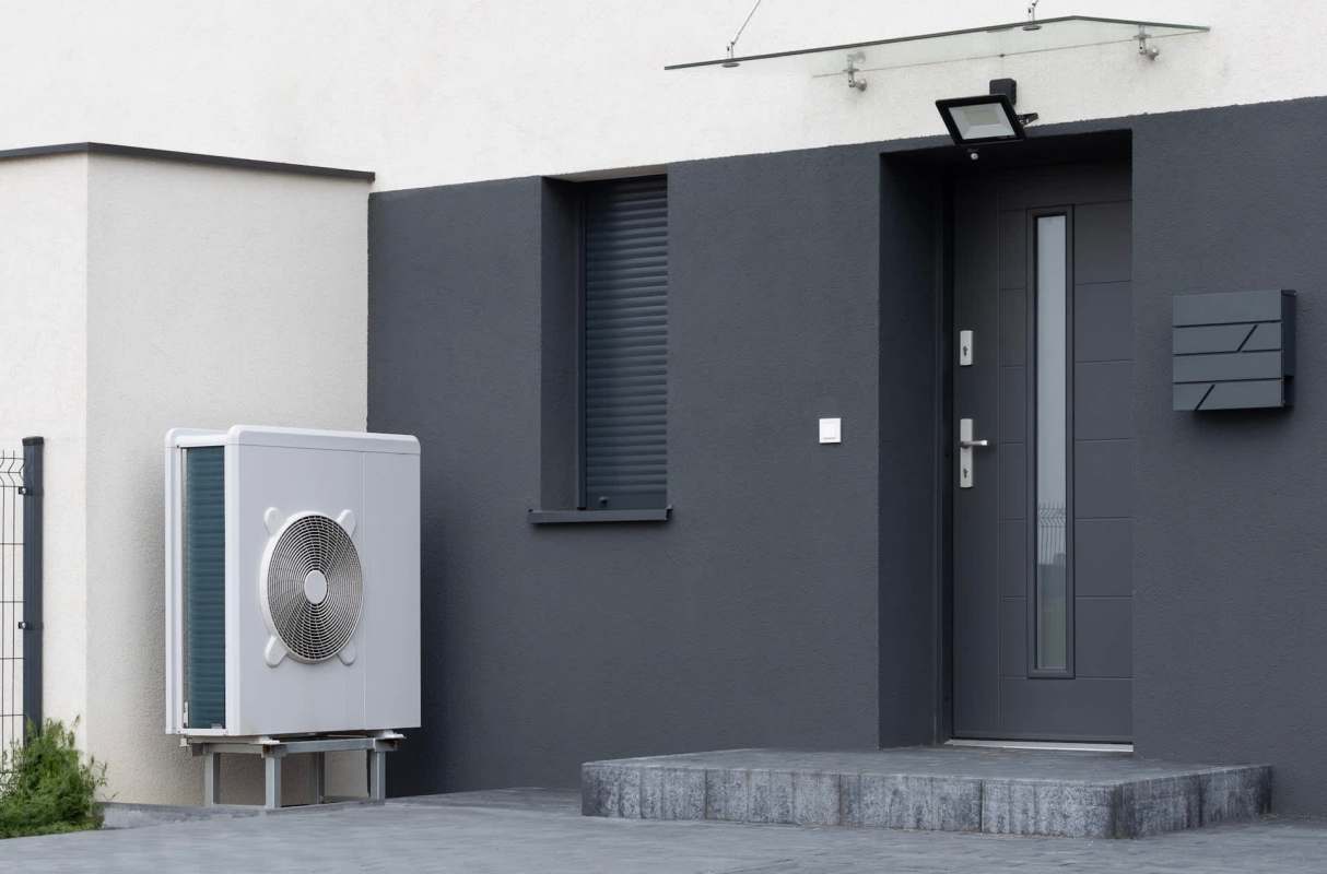 One Reddit user's shared screenshots of their heat pump's usage rates and performance specs.