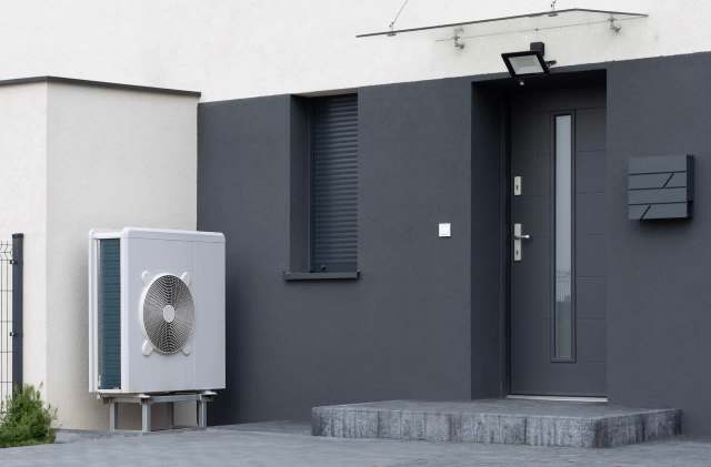 One Reddit user's shared screenshots of their heat pump's usage rates and performance specs.