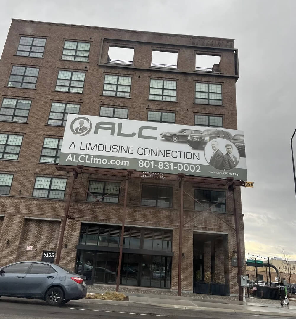 Passerby shares photo of bizarre sighting at apartment building: 'That ...