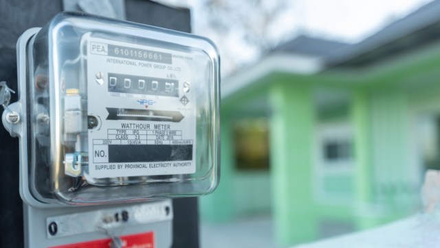 One Florida homeowner’s decision to install solar panels earlier this year is paying off in a big way. The homeowner shared to the r/solar community about their strategic timing installing a 44-panel solar system on their 5,000-square-foot home in Central Florida. The results speak for themselves: Their monthly bills dropped by over 80%. “I signed a contract at the end of January due to seeing my power bills getting out of control and local utility getting a rate increase approved by the state,” they explained. “In Aug/Sept last year, [I] had power bills over $500 … this time it was $93.” The system cost $33,000 before the 30 percent federal tax credit, and it features 44 REC Alpha Pure 2 panels that generate 420 watts of power each. The homeowner calculated a payback period of less than seven years. Going solar is one of the most effective ways to save money on energy costs and reduce planet-heating pollution. Homeowners can explore EnergySage’s free tools to get quick solar installation estimates and compare quotes from trusted local installation companies. Many of the tax credits for solar panels expire at the end of 2025. Taking advantage of these incentives, which offer as much as 30% off installation costs, could add up to thousands of dollars in savings. EnergySage estimates the average person can save up to $10,000 on solar installations. The platform offers a unique mapping tool showing state-by-state average costs for home systems, plus details on incentives. If the upfront investment is problematic, Palmetto’s LightReach leasing program allows customers to install solar panels for zero dollars down, letting you lock in low clean energy rates. Homeowners can also pair solar panels with other electric appliances to drive costs further down, such as heat pumps. Mitsubishi makes it easy to find the right installer and heat pump for your home and budget, simplifying your life and helping our environment. As for the OP’s solar installation, fellow Redditors were quick to celebrate their success story. “The best time to install solar is 10 years ago; the second-best time is today,” one Redditor shared. “Glad it’s working out for you.” Installing solar panels at home is a wonderful investment for your home and for our planet — and there’s never been a better time. Take it from the OP: “If you are on the fence about it, I would say to do it before the tax credit is gone.”