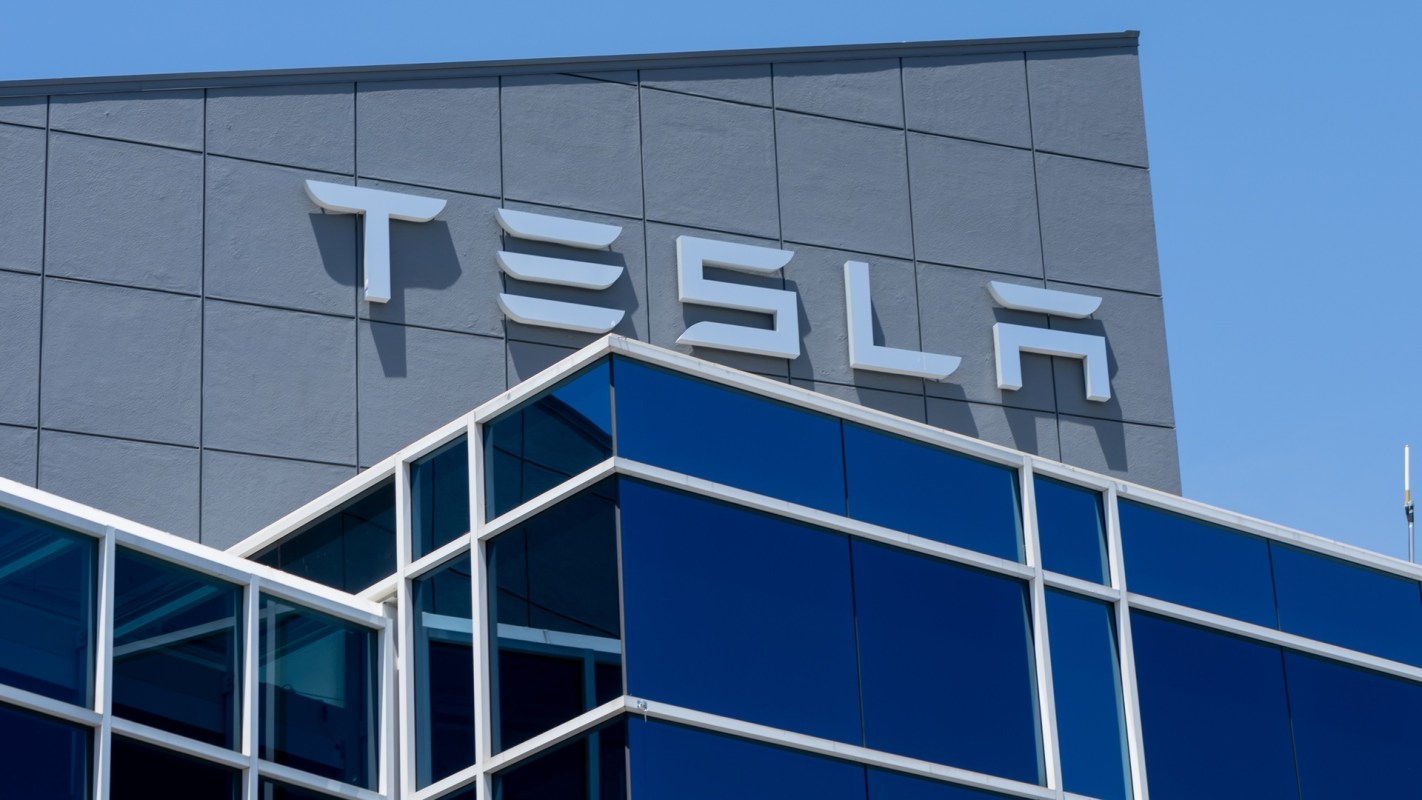 Nearly 4,500 Tesla Model 3's and Model Y's in South Korea have reported a major battery system error.