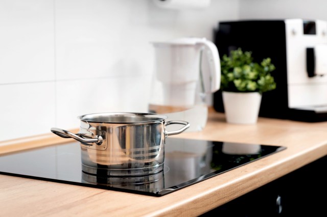 One reviewer gave the Smeg Portable Induction Cooktop a rating of four stars out of five and listed more pros than cons for the eco-friendly cooking device.