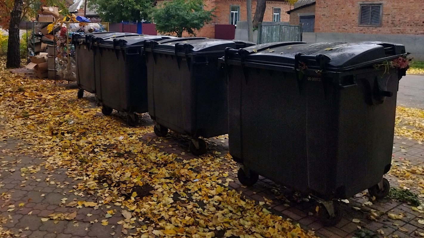 One Redditor shared a photo of a beautiful lampshade they found in someone else's garbage.