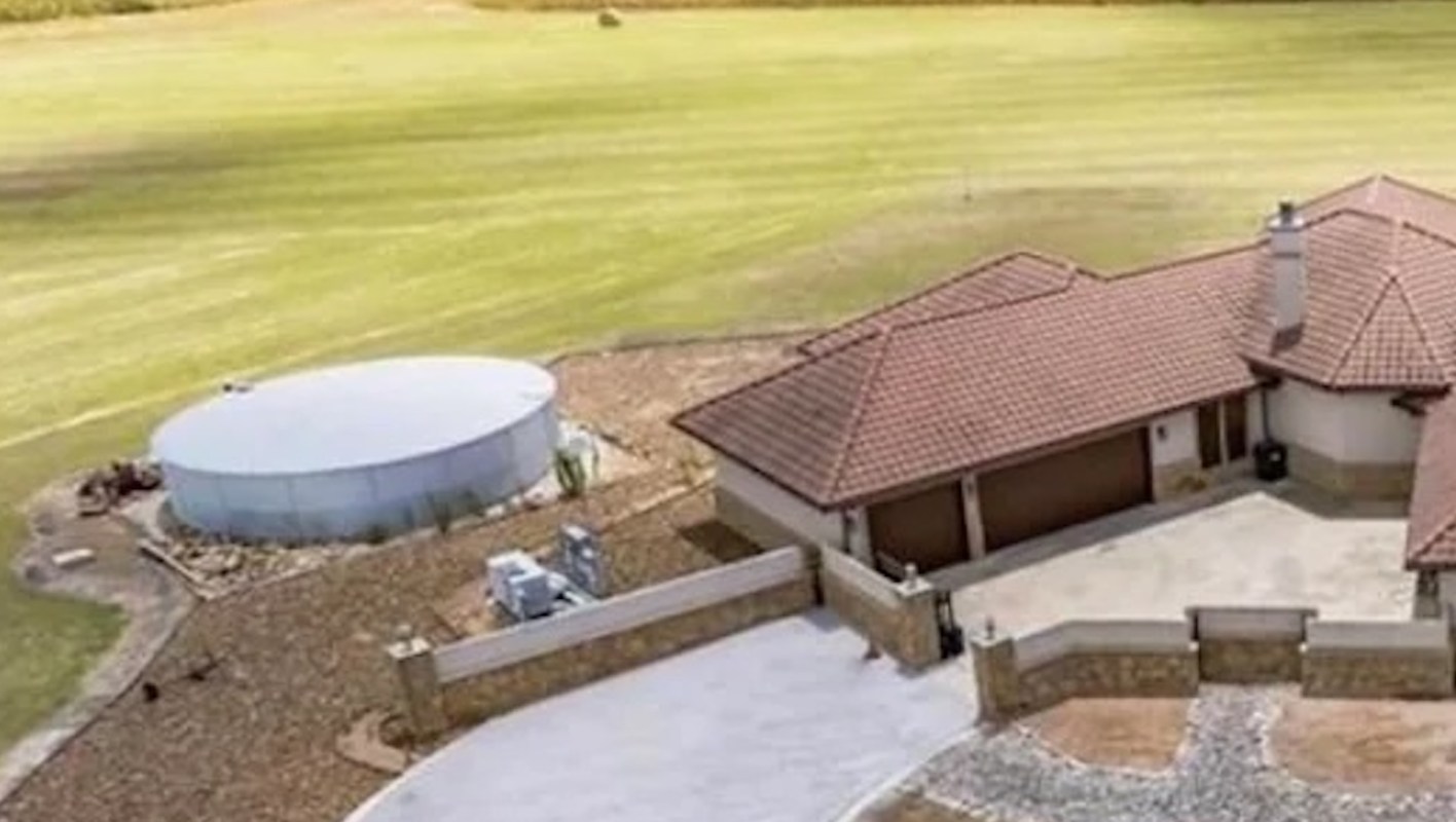 An aerial view of a massive estate has become the latest target of Reddit's r/McMansionHell community.