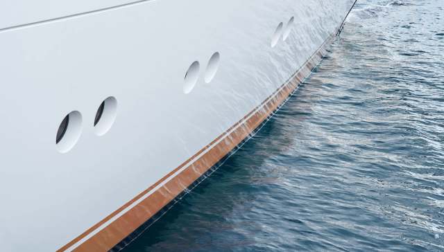 Reddit users were not impressed by the ridiculously wealthy owner of a megayacht with its own helipad.