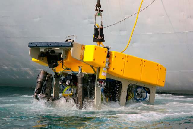 It relies on AI to inform its precise grasp.