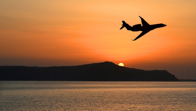 A video from the New York Times breaks down a little-known inequality in how the FAA collects fees, causing Redditors to question private jets' taxes.
