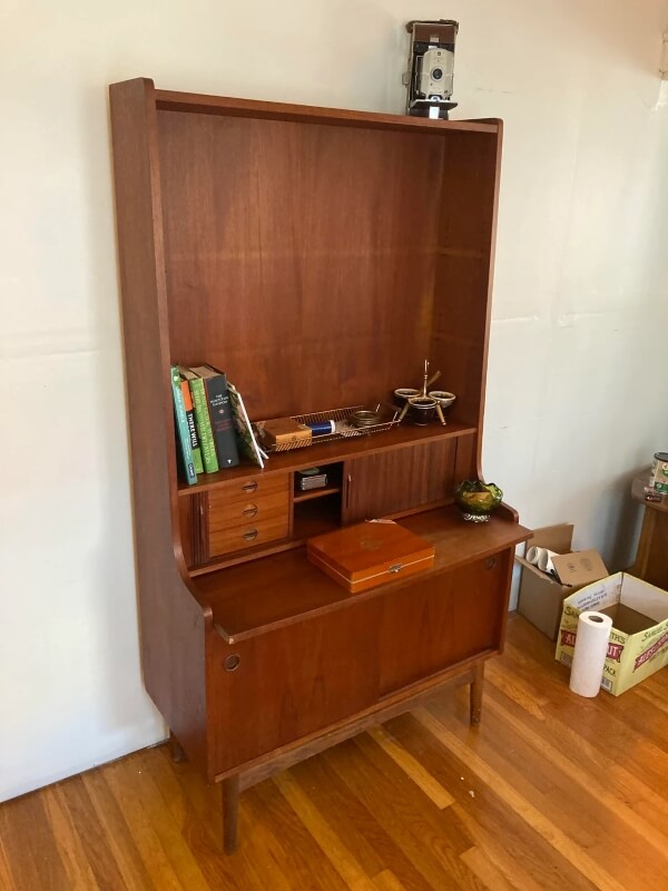 One lucky Redditor discovered a valuable piece of furniture on the curb — and it was from Danish designer Johannes Sorth.