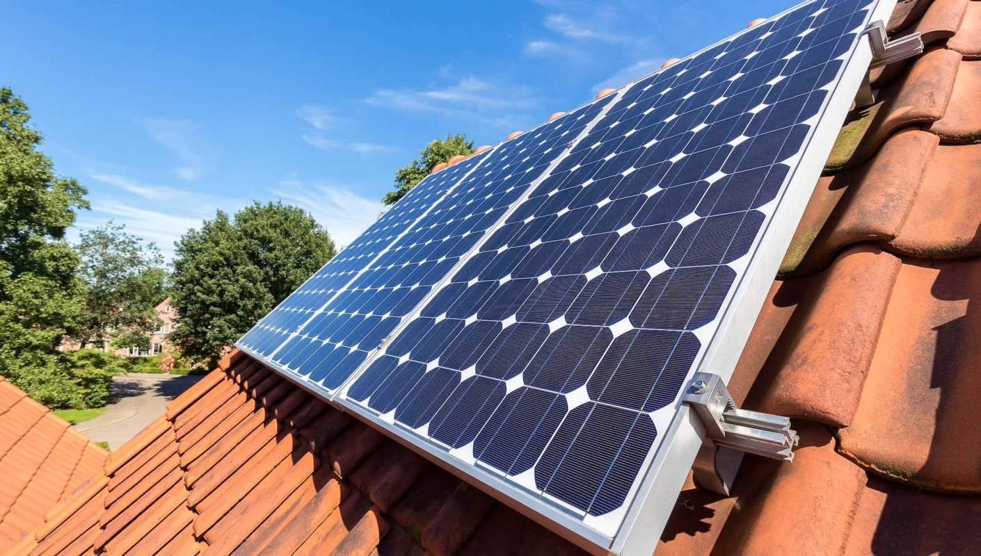 In a Reddit post, a landlord asked whether they should remove the solar panels from a rental home. Redditors had other ideas.