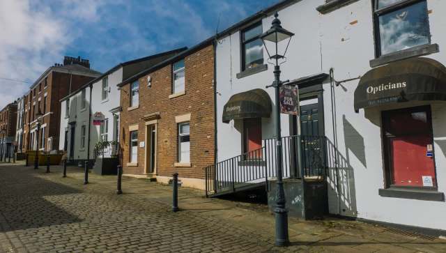 The young swan, now nicknamed Oscar, was first spotted near a busy roundabout by the Noorul Islam Mosque in Blackburn, England.