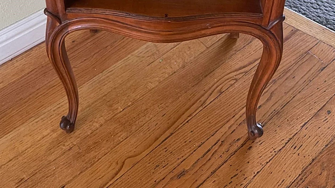 One lucky Redditor shares a story about scoring two Drexel nightstands for free at a curbside pickup.