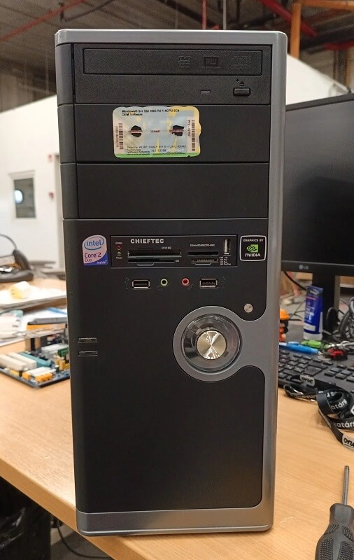 One Redditor shared their experience of dumpster-diving for e-waste treasure, illustrating the environmental problem of electronic waste.