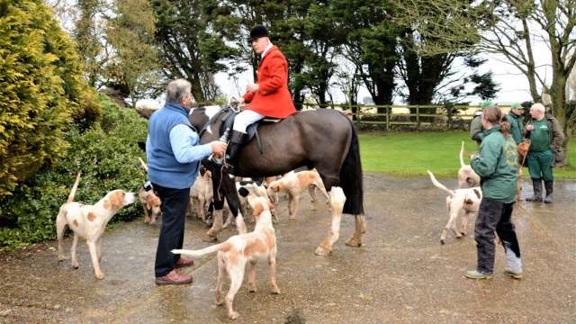 An Isle of Wight hunt group will no longer use trail hunting amid concerns for local wildlife.