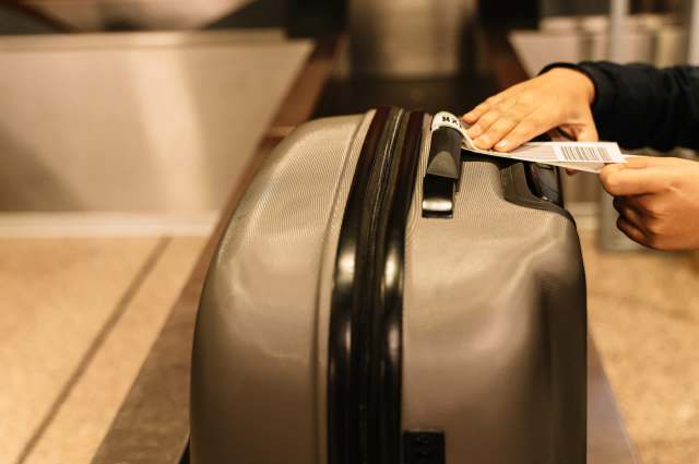 Bangladeshi authorities intercepted a 900-turtle smuggling operation bound for Malaysia, leading to a dramatic standoff with the suspected smuggler.