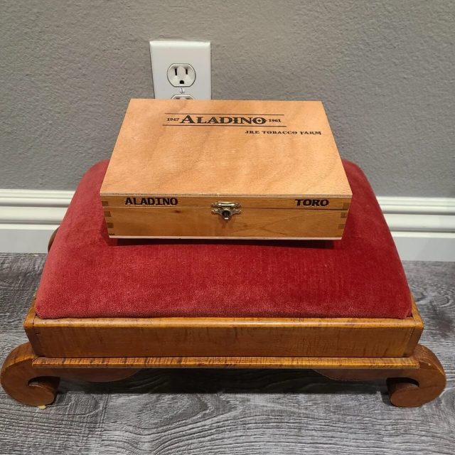 A clever and cost-saving tea storage hack was shared by a crafty Redditor, who found a new way to upcycle a cigar box.