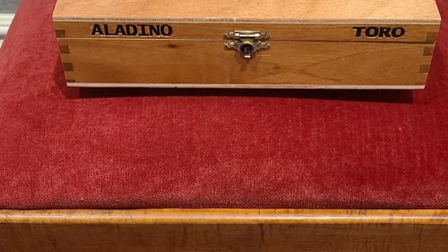 A clever and cost-saving tea storage hack was shared by a crafty Redditor, who found a new way to upcycle a cigar box.