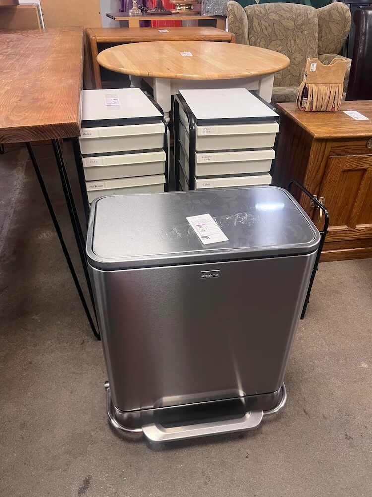 One lucky Redditor scored a high-end Simplehuman trash can for just $25 at their local thrift store.