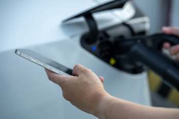 Chargeway, a leading EV charging app, has introduced a groundbreaking feature that displays real-time electricity pricing across thousands of public charging stations throughout North America.