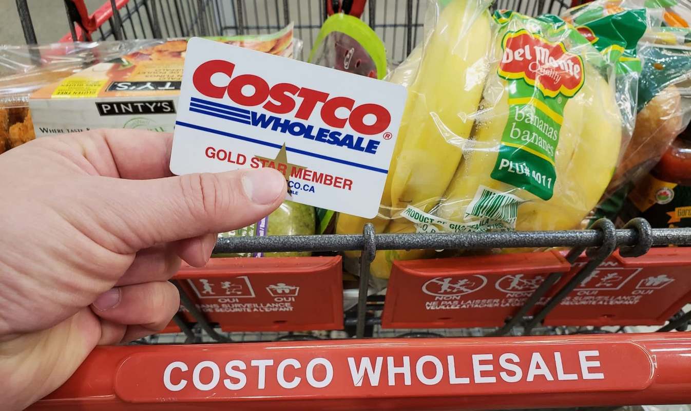 Costco withdrew two of its ready-to-eat items after finding plastic pieces in their dressings.