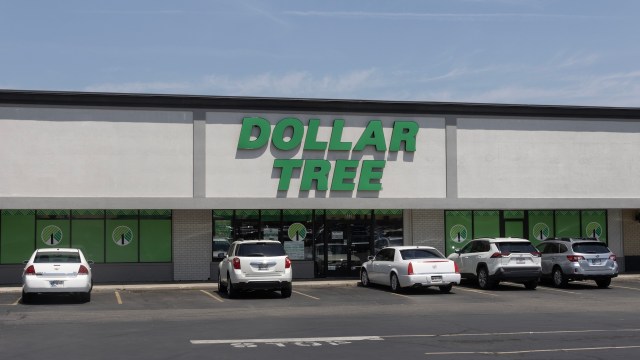 One Reddit user was able to salvage quite a few unused greeting cards from their local Dollar Tree's dumpster.