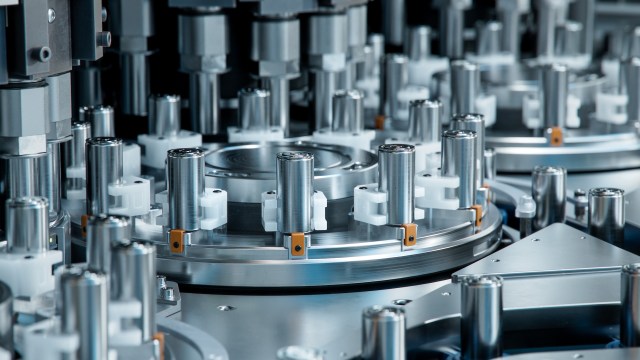 Chinese battery experts are continuing to advance emerging technology that could revolutionize how we power electric vehicles and other electronics — making them lighter and cheaper.