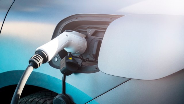 An American battery company and a Chinese recycling company are partnering to develop a network for lithium-ion battery recycling.