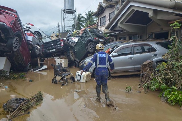 The death toll from Typhoon Kalmaegi climbed to at least 85 people early Wednesday.